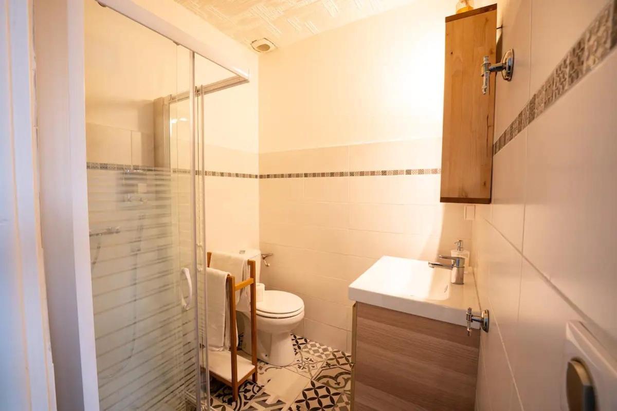 Appartement N2 Centre Village, Clim, Parking Gratuit Айга-Мортас Екстериор снимка